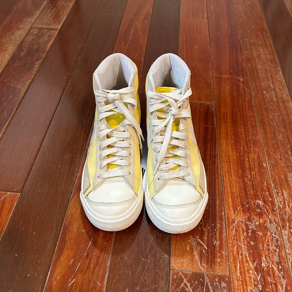 Nike Blazers 77 in Bicycle Yellow